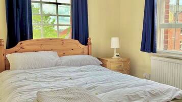 4 bedrooms, desk, iron/ironing board, free WiFi