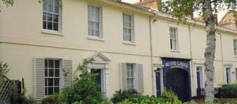 Historic city centre, large rooms, sleeps 10, free parking. Fast wifi.