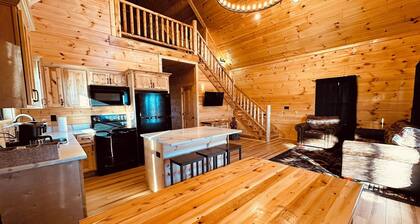 Bourbon Retreat With Hot Tub 9