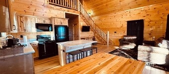 Bourbon Retreat With Hot Tub 9