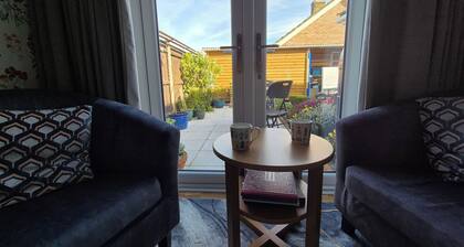 Flower Garden Studio in Sheringham-Cycle friendly