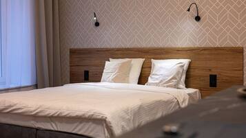 1 bedroom, desk, iron/ironing board, WiFi