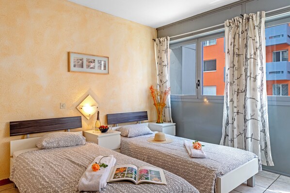 Free WiFi, bed sheets - Chiasso Apartments 201, Chiasso, Switzerland (Chiasso)