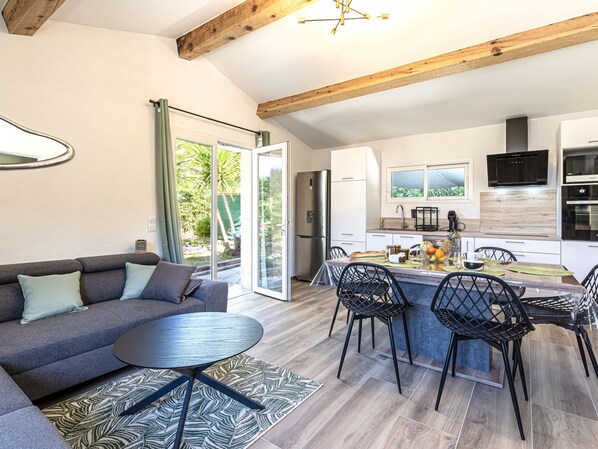 TV - Casa Germaine by Interhome (Porto Vecchio)