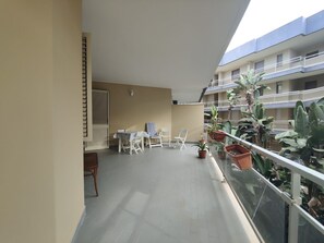 Property grounds - 2 Bedroom Apartment in Alghero (Alghero)