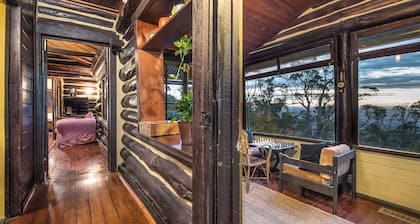 Romantic Retreat in the Dandenong Mountains with amazing city views