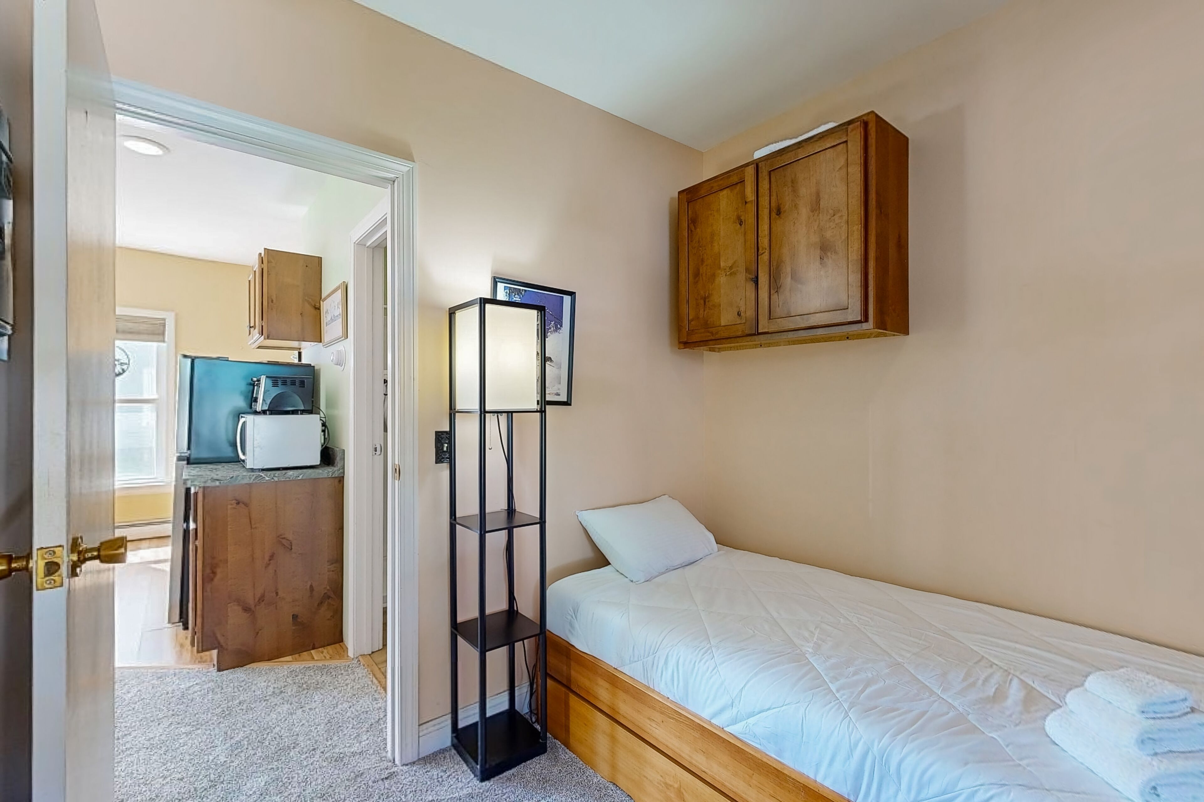 3 bedrooms, internet, bed sheets
