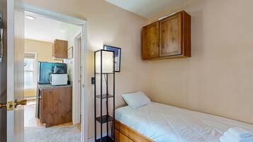 3 bedrooms, internet, bed sheets