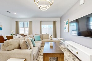 TV - Sparkling vacation rental w/ private hot tub, patio, washer/dryer, & central AC (Davenport)