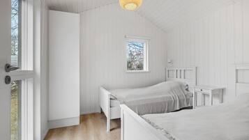 5 bedrooms, travel cot, free WiFi