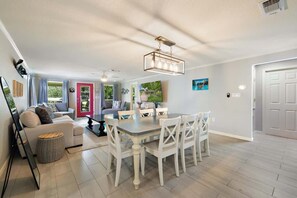 Interior - Wake at the Lake on LBJ! Dock, fishing, and fun! (Kingsland)