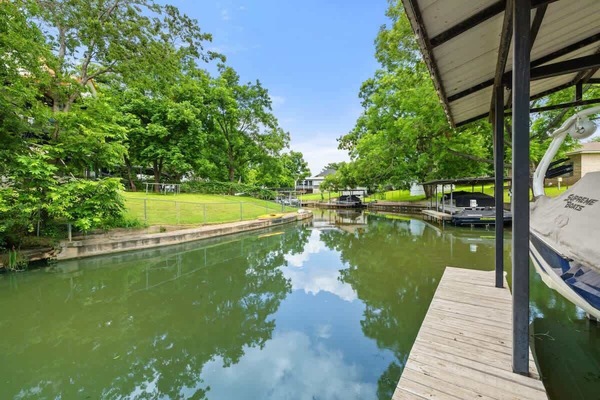 Waterfront! Quiet Canal great for Fishing and Kayaking. Just around the bend from the Main Lake