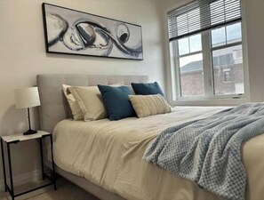 3 habitaciones, escritorio, tabla de planchar con plancha y wifi gratis 