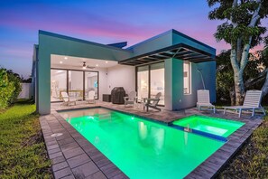 Pool - Beach Home with 2 Master Bedrooms (Naples)