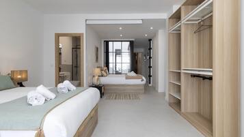 3 chambres, fer et planche à repasser