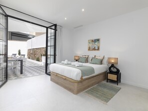 3 chambres, fer et planche à repasser