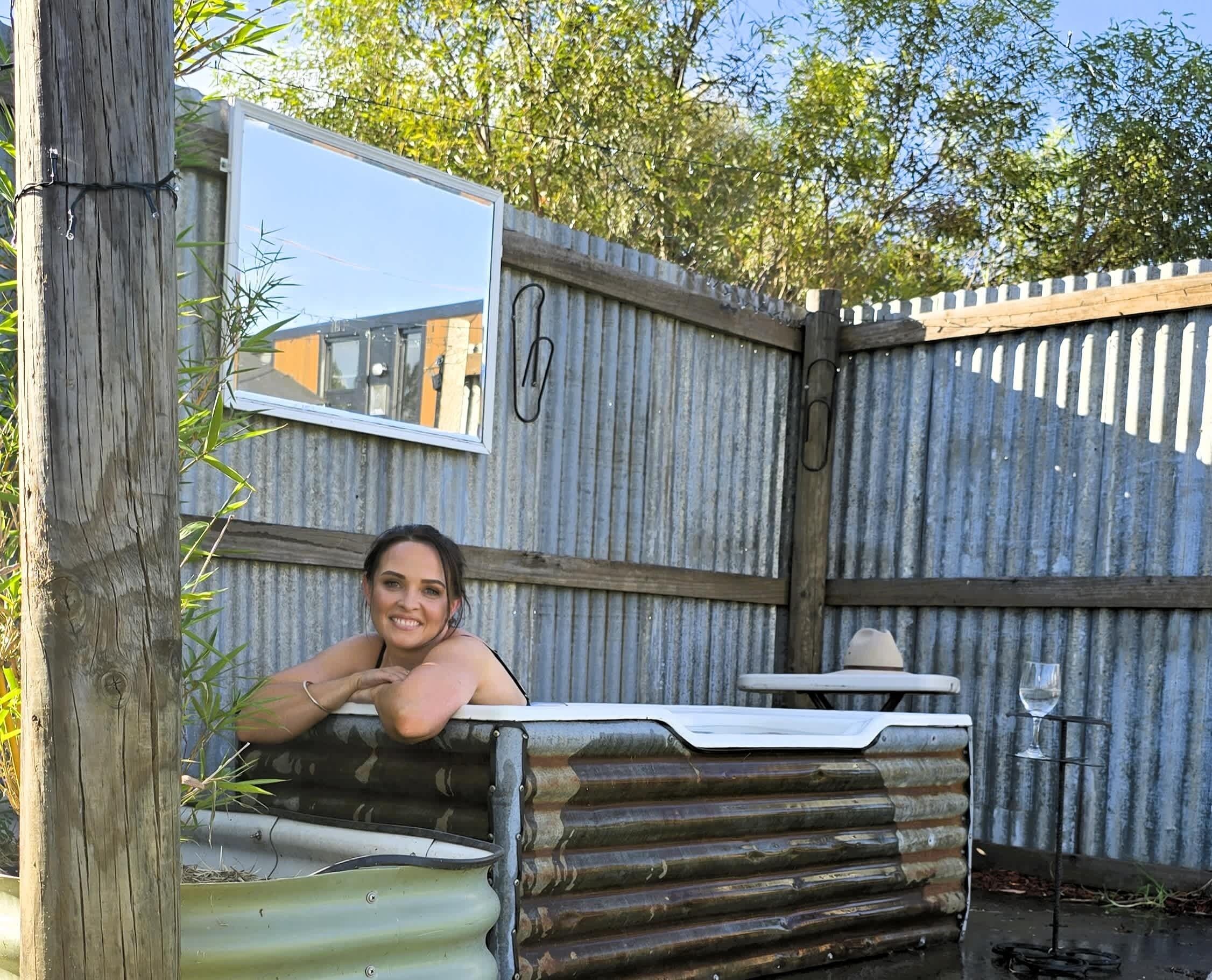 Tina de hidromasaje al aire libre