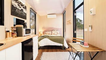 1 bedroom, bed sheets