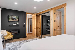 5 bedrooms, iron/ironing board, WiFi, bed sheets