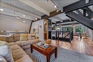 TV, peis og kontorer