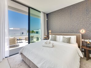 4 soverom, strykejern/-brett, internettilgang og sengetøy