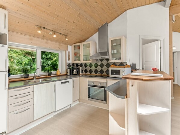 Fridge, microwave, dishwasher, cookware/dishes/utensils