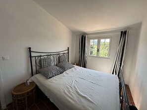 2 室のベッドルーム、WiFi (無料)