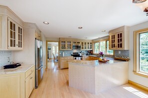 Refrigerador, microondas, horno, placa de cocina