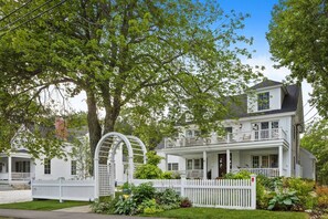 Exterior - Luxury condo with views & amazing location! Minutes to town and beaches (Kennebunkport)