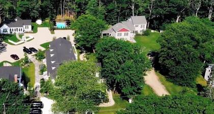 Luxury condo with views & amazing location! Minutes to town and beaches