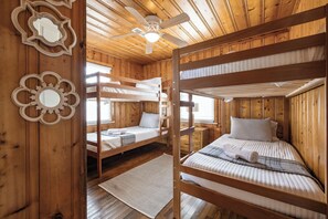 3 chambres, bureau, Wi-Fi gratuit, draps fournis