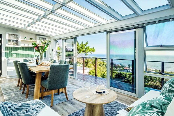 Outdoor dining - High-End Splendor at Horak Penthouse (Cape Town)