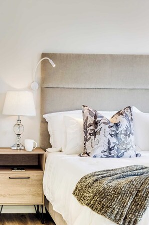 3 bedrooms, desk, iron/ironing board, WiFi - High-End Splendor at Horak Penthouse (Cape Town)