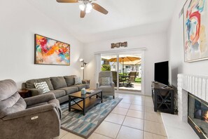 Een smart-tv en een open haard