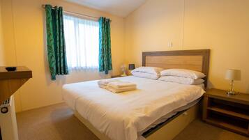 3 多间卧室、免费 WiFi、床单