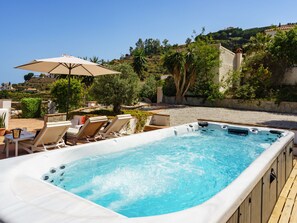 Bain à remous extérieur