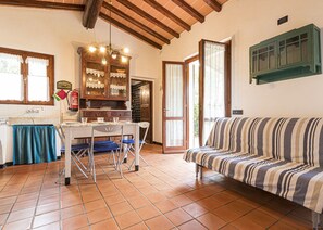 Dining - Studio apartment Fonza is at 650 mt from the beach and nearby the centre of Marina di Campo, in quit (Campo nell'Elba)