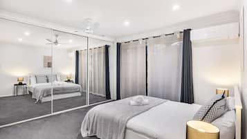 4 bedrooms, iron/ironing board, WiFi, bed sheets