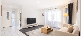 Private&Spacious 4BRHome w/ Parkview 5mins to Mall