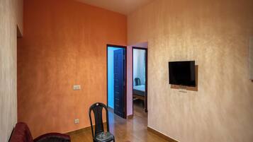 Deluxe Apartment | Premium bedding, desk, free WiFi, bed sheets