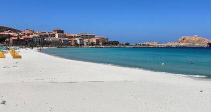 "En Balagne" Grd 3 P neuf vue mer Grd terrasse 5 min du centre de l'Ăźle Rousse .