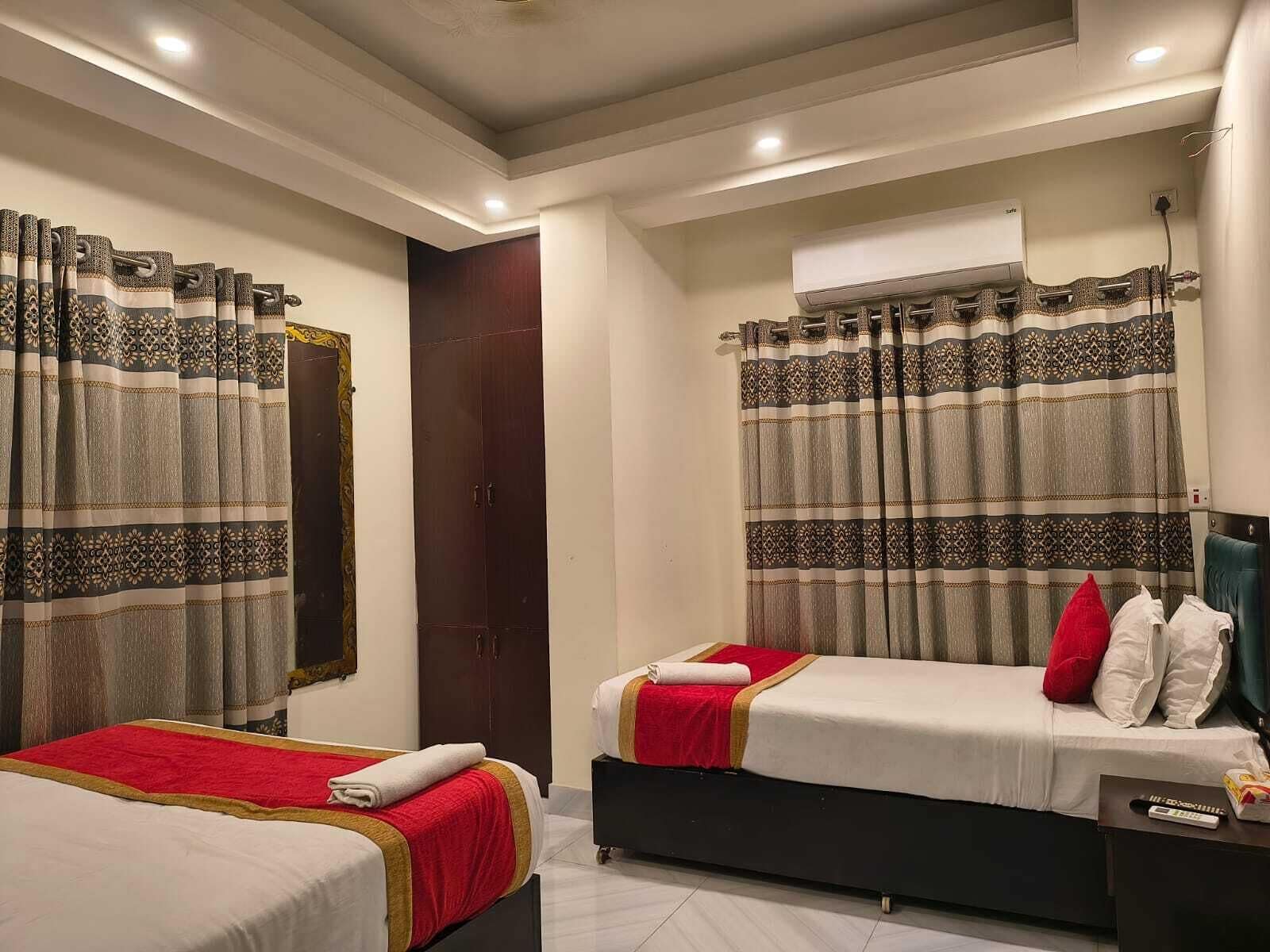 Habitación Deluxe con 2 camas individuales | Escritorio, espacio para trabajar con laptop y wifi gratis 