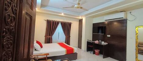 Deluxe Double Room, City View | Desk, laptop workspace, free WiFi, wheelchair access