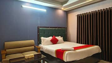 Desk, laptop workspace, free WiFi, wheelchair access