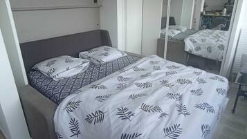 1 bedroom, iron/ironing board, free WiFi, bed sheets