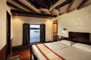 Habitación Premium, vistas al lago | Ropa de cama de alta calidad, minibar, caja fuerte y wifi gratis