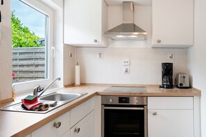 Kylskåp, ugn, spishäll och diskmaskin