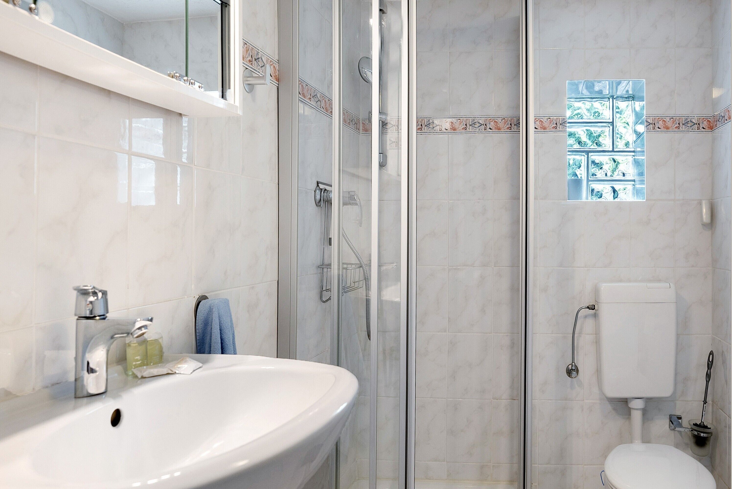 Shower, hair dryer, towels