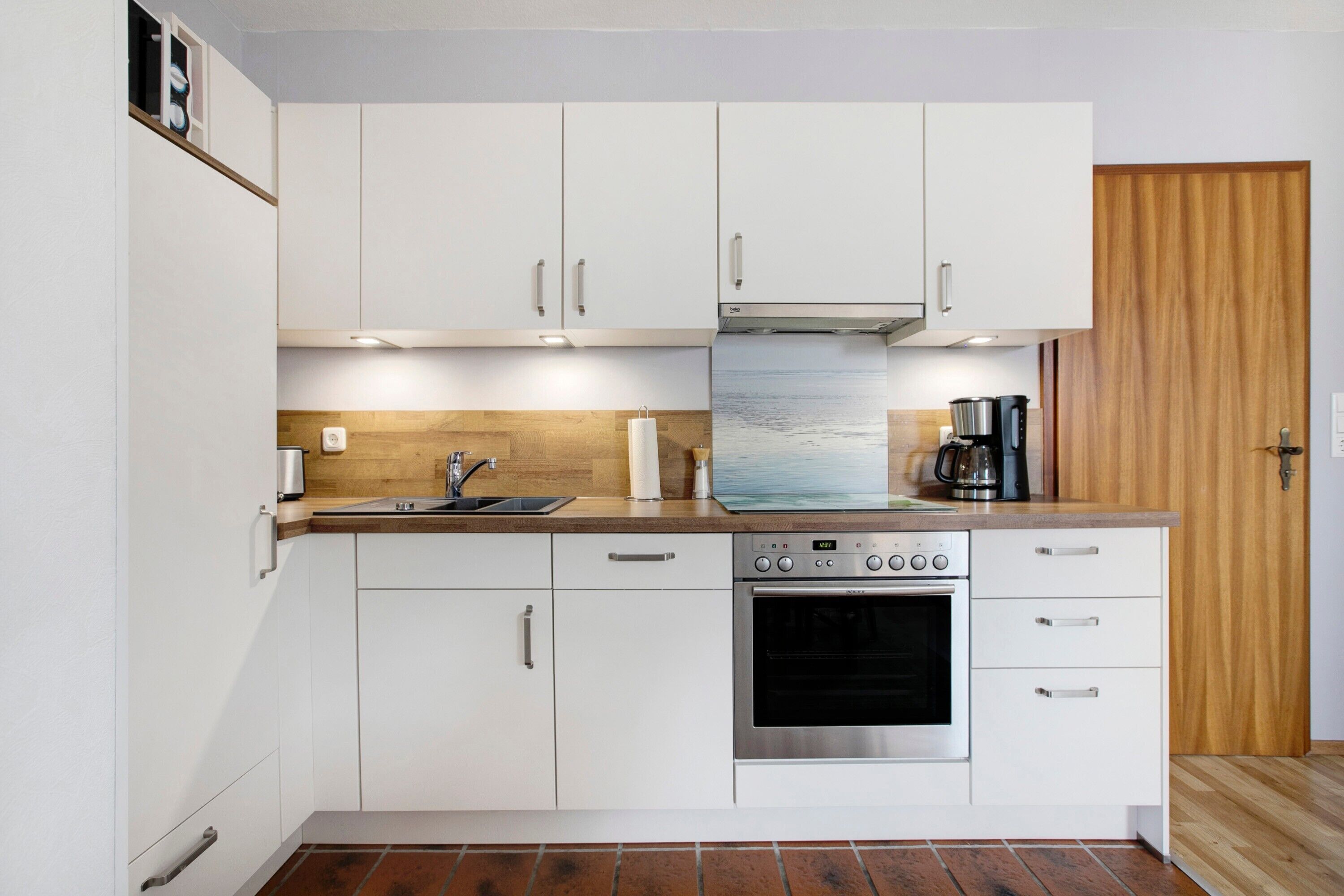 Kylskåp, mikrovågsugn, ugn och spishäll