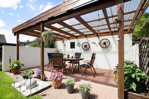 Outdoor dining - Apartment 'Ferienwohnung Stolle' with Terrace, Garden and Wi-Fi (Stapel OT. Süderstapel)